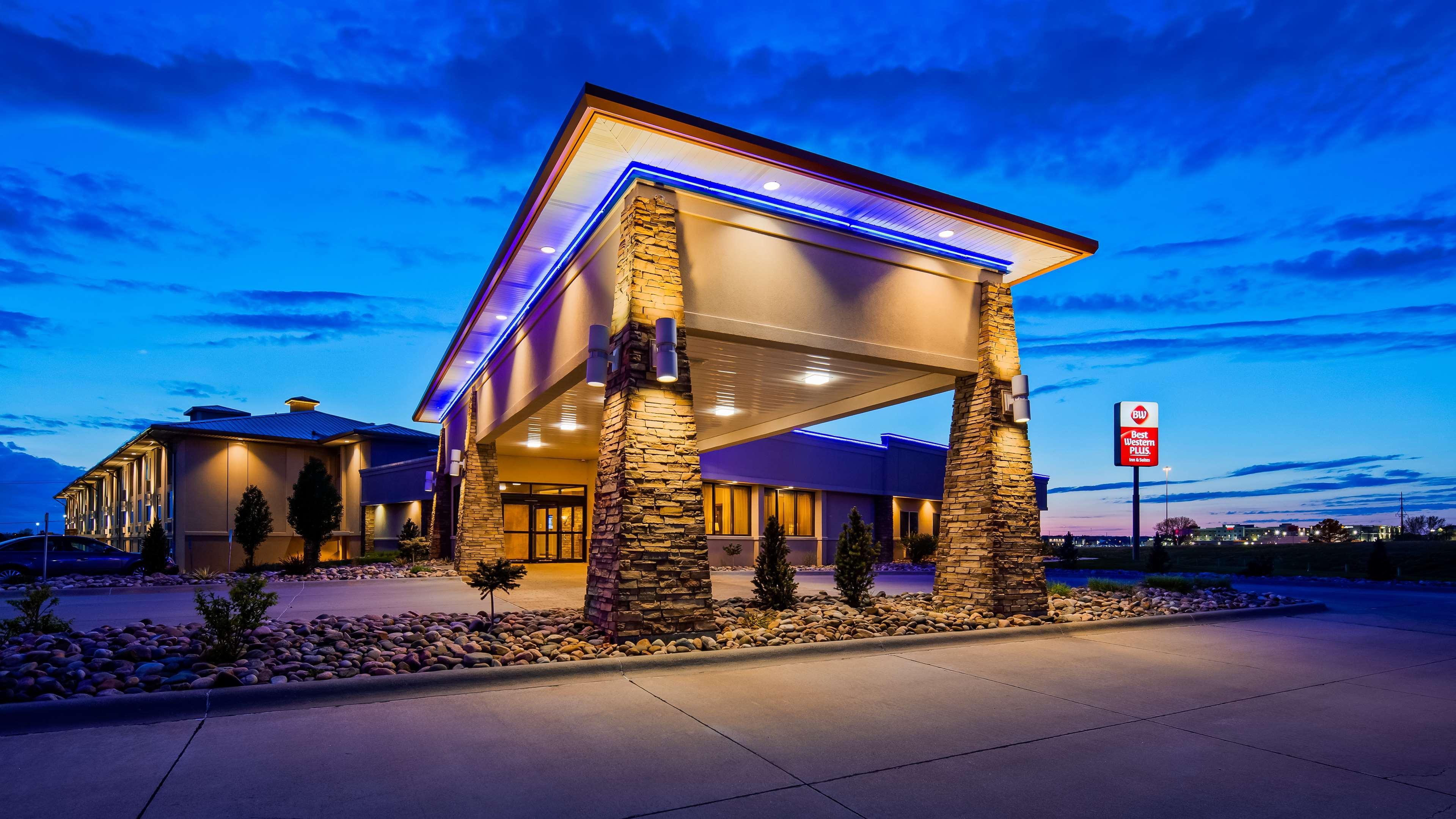 Best Western Plus Mid Nebraska Inn & Suites Kearney Exterior photo