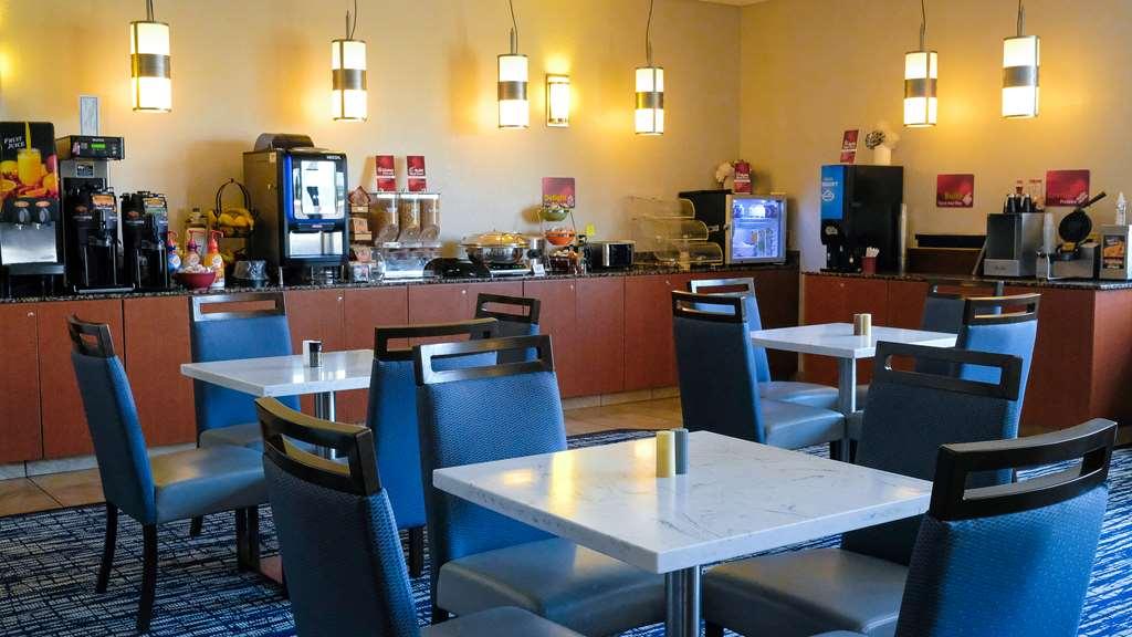 Best Western Plus Mid Nebraska Inn & Suites Kearney Restaurant photo